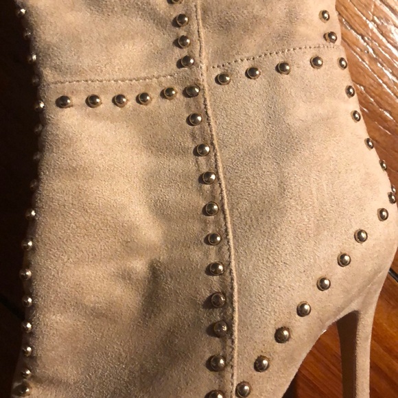 Heeled Sock Boot with Pointed Toe - Picture 2 of 4